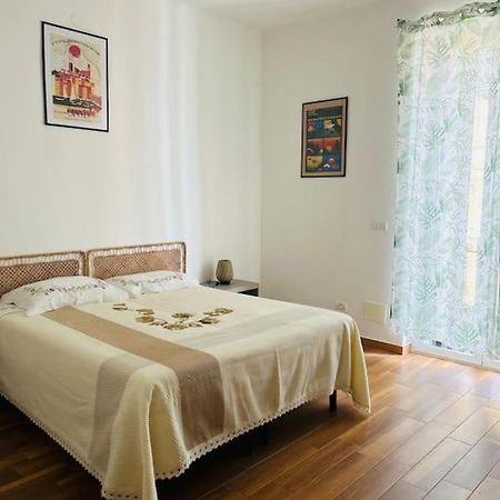 Trilocale Centrale Vista Mare - Mira'S Home Bari Kültér fotó
