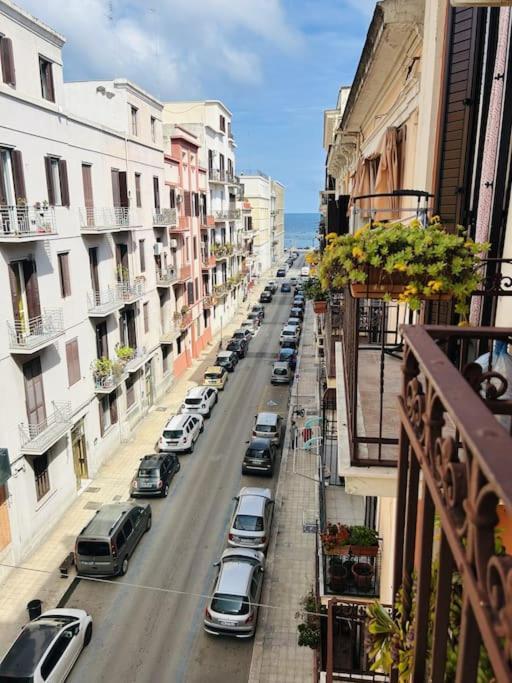 Trilocale Centrale Vista Mare - Mira'S Home Bari Kültér fotó
