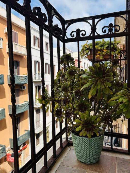 Trilocale Centrale Vista Mare - Mira'S Home Bari Kültér fotó
